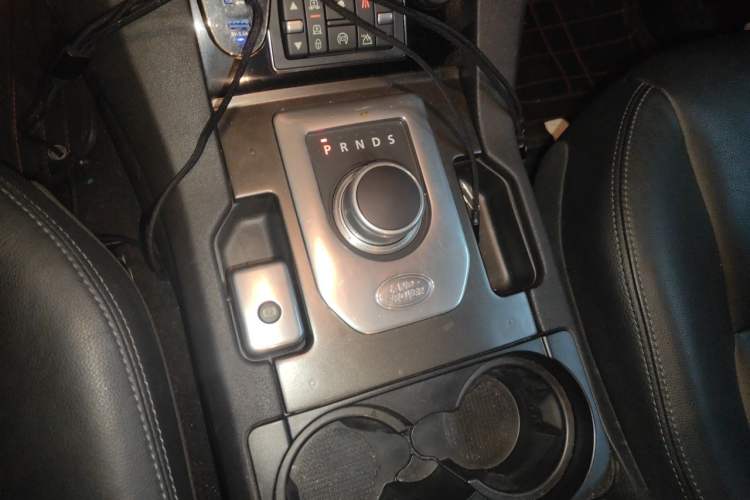 Used Land Rover Discovery 2014 3.0 SDV6 HSE Diesel Edition Gear Lever