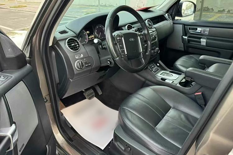 Used Land Rover Discovery 2014 3.0 SC V6 HSE Interior 1