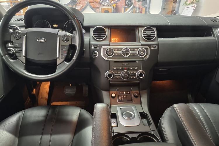 Used Land Rover Discovery 2014 3.0 SC V6 SE Interior 2