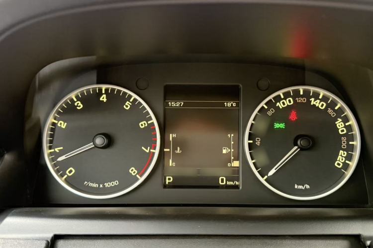 Used Land Rover Discovery 2014 3.0 SC V6 SE Interior 4