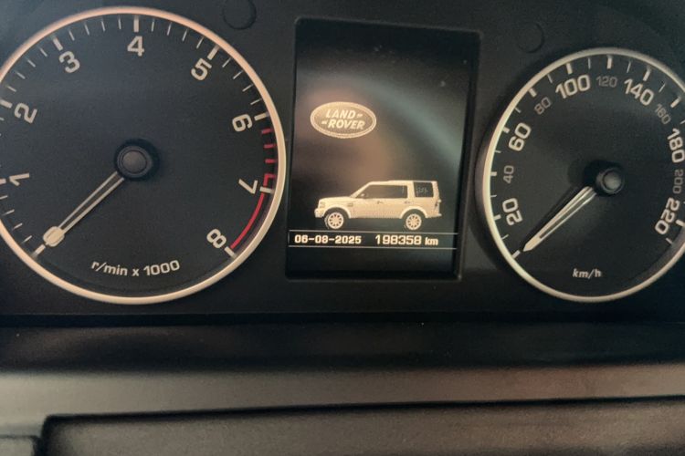 Used Land Rover Discovery 2014 3.0 SC V6 HSE Odometer Close Up