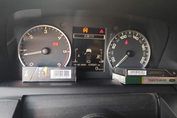 Used Land Rover Discovery 2014 3.0 SDV6 HSE Diesel Edition Odometer Close Up