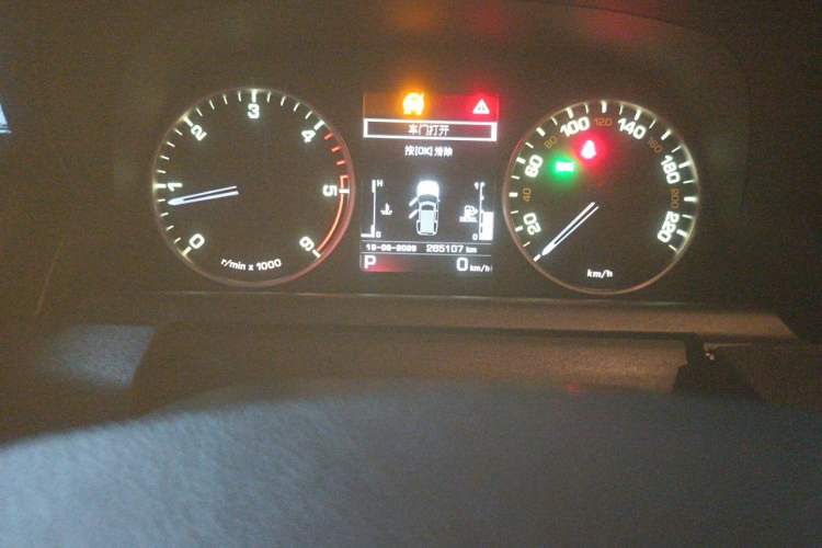 Used Land Rover Discovery 2014 3.0 SDV6 HSE Diesel Edition Odometer Close Up