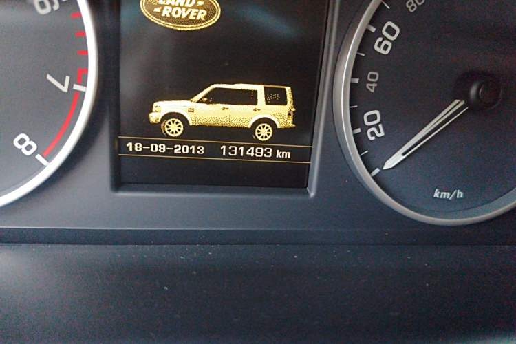 Used Land Rover Discovery 2014 3.0 SC V6 HSE Odometer Close Up