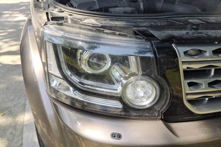 Used Land Rover Discovery  Right Front Headlight