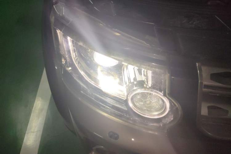 Used Land Rover Discovery 2014 3.0 SC V6 HSE Luxury Right Front Headlight