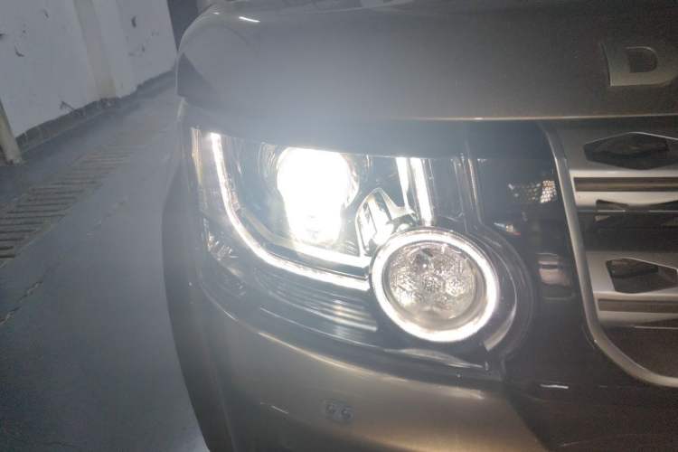 Used Land Rover Discovery 2014 3.0 SDV6 HSE Diesel Edition Right Front Headlight
