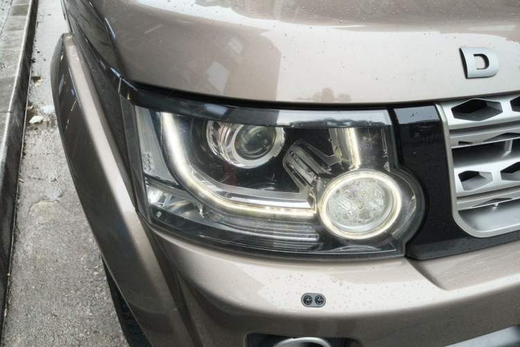 Used Land Rover Discovery 2014 3.0 SDV6 HSE Diesel Edition Right Front Headlight