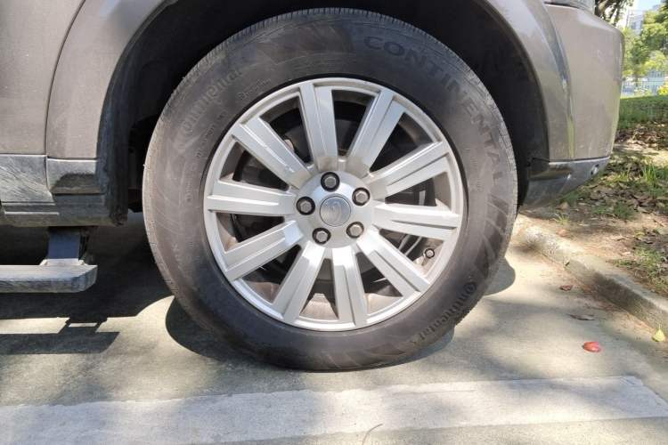 Used Land Rover Discovery  Right Front Wheel Hub