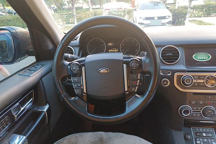 Used Land Rover Discovery 2014 3.0 SC V6 HSE Steering Wheel