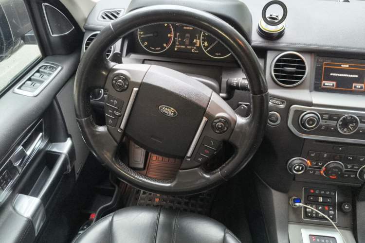 Used Land Rover Discovery 2014 3.0 SDV6 HSE Diesel Edition Steering Wheel