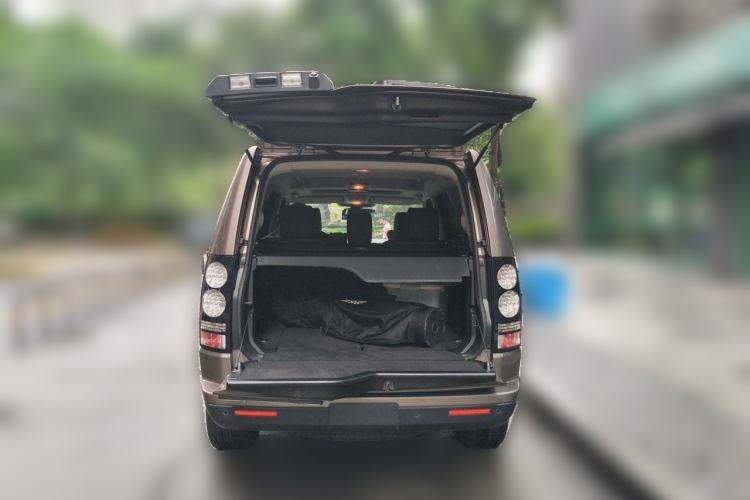 Used Land Rover Discovery 2014 3.0 SDV6 HSE Diesel Edition Trunk