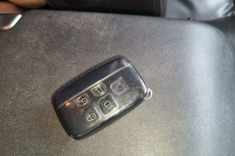 Used Land Rover Discovery 2014 3.0 SDV6 HSE Diesel Edition Vehicle Key