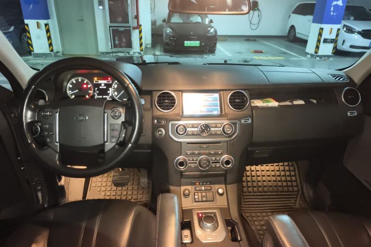 Used Land Rover Discovery 2014 3.0 SC V6 SE Center Console
