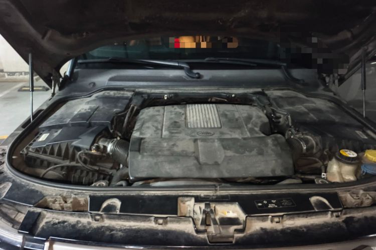 Used Land Rover Discovery 2014 3.0 SC V6 SE Engine Bay
