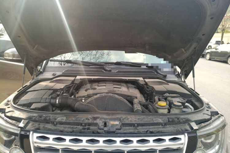 Used Land Rover Discovery 2014 3.0 SDV6 HSE Diesel Edition Engine Bay