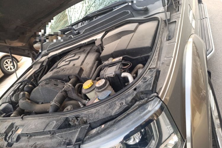 Used Land Rover Discovery 2014 3.0 SDV6 HSE Diesel Edition Engine Bay Left