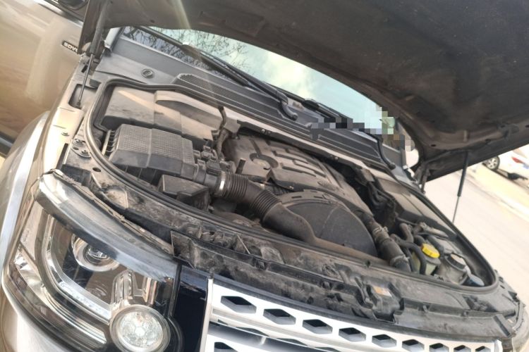 Used Land Rover Discovery 2014 3.0 SDV6 HSE Diesel Edition Engine Bay Right