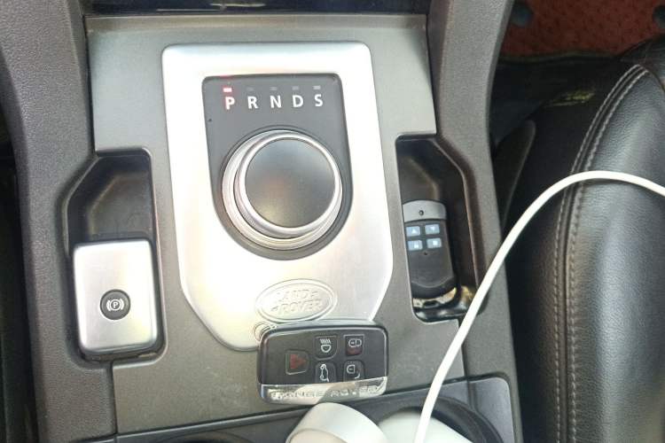 Used Land Rover Discovery 2014 3.0 SDV6 HSE Diesel Edition Gear Lever