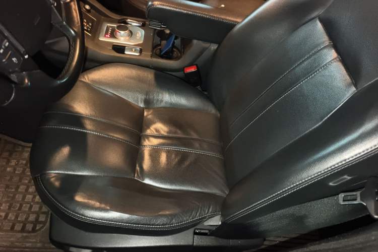 Used Land Rover Discovery 2014 3.0 SC V6 SE Left Front Seat