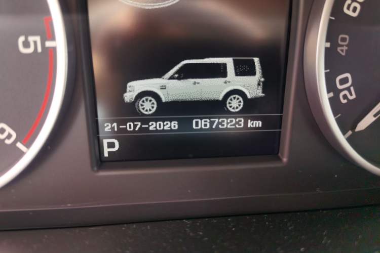 Used Land Rover Discovery 2014 3.0 SDV6 HSE Diesel Edition Odometer Close Up