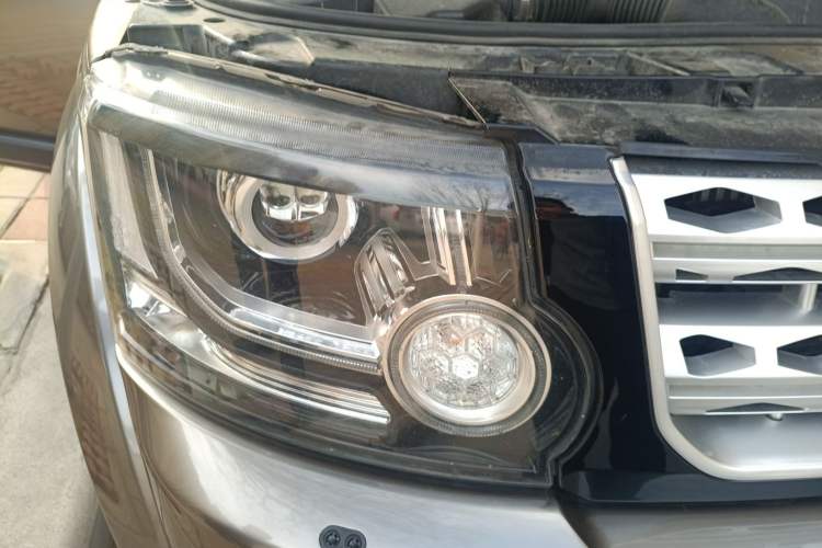 Used Land Rover Discovery 2014 3.0 SDV6 HSE Diesel Edition Right Front Headlight