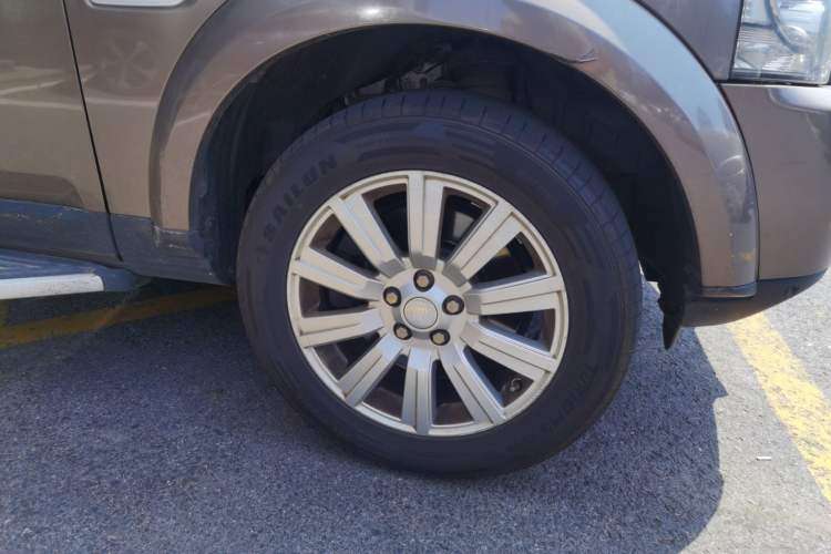 Used Land Rover Discovery 2014 3.0 SDV6 HSE Diesel Edition Right Front Wheel Hub