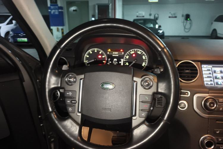 Used Land Rover Discovery 2014 3.0 SC V6 SE Steering Wheel