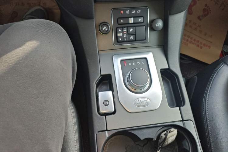 Used Land Rover Discovery 2014 3.0 SC V6 HSE Gear Lever