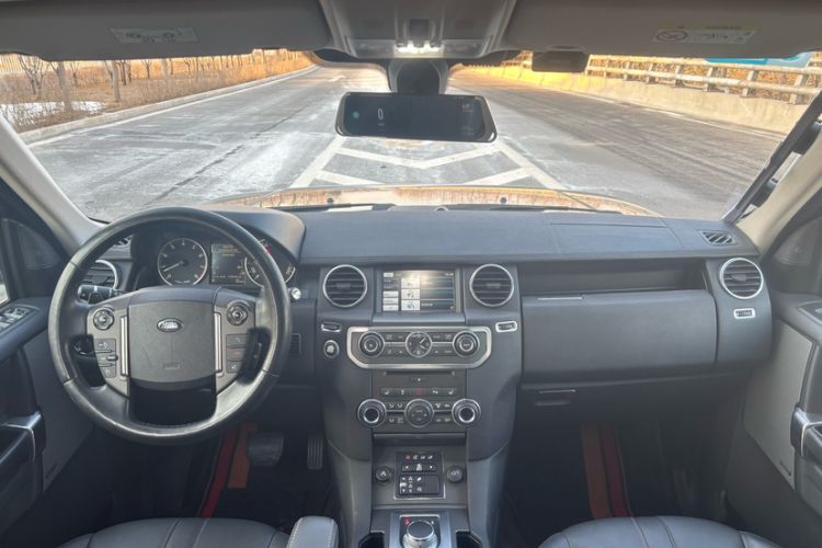 Used Land Rover Discovery 2014 3.0 SC V6 HSE Interior 1