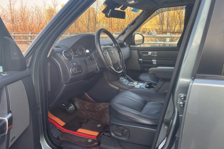 Used Land Rover Discovery 2014 3.0 SC V6 HSE Interior 2