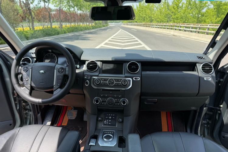 Used Land Rover Discovery 2014 3.0 SC V6 HSE Interior 3
