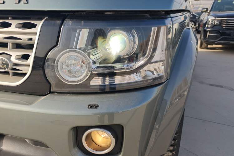 Used Land Rover Discovery 2014 3.0 SC V6 HSE Left Front Headlight