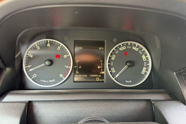 Used Land Rover Discovery 2014 3.0 SC V6 HSE Odometer Close Up