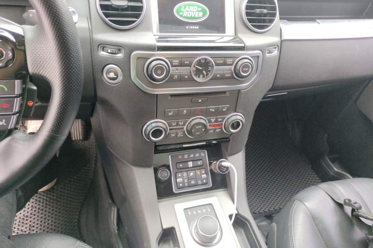 Used Land Rover Discovery 2014 3.0 SC V6 XXV Edition Audio And AC Panel