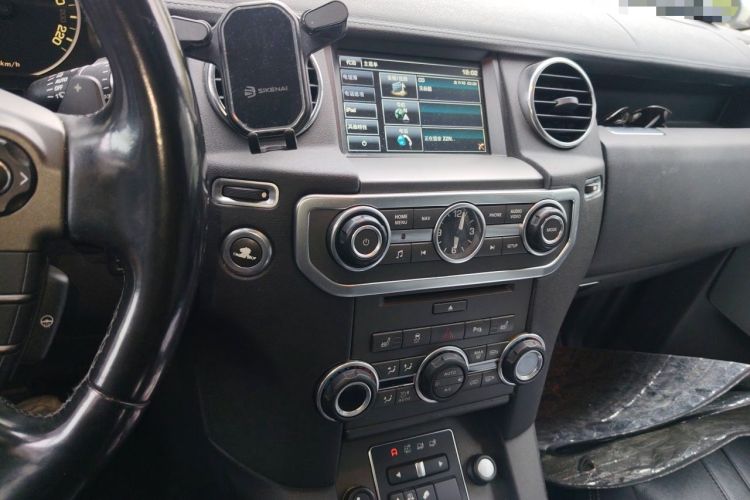 Used Land Rover Discovery 2014 3.0 SDV6 HSE Diesel Edition Audio And AC Panel