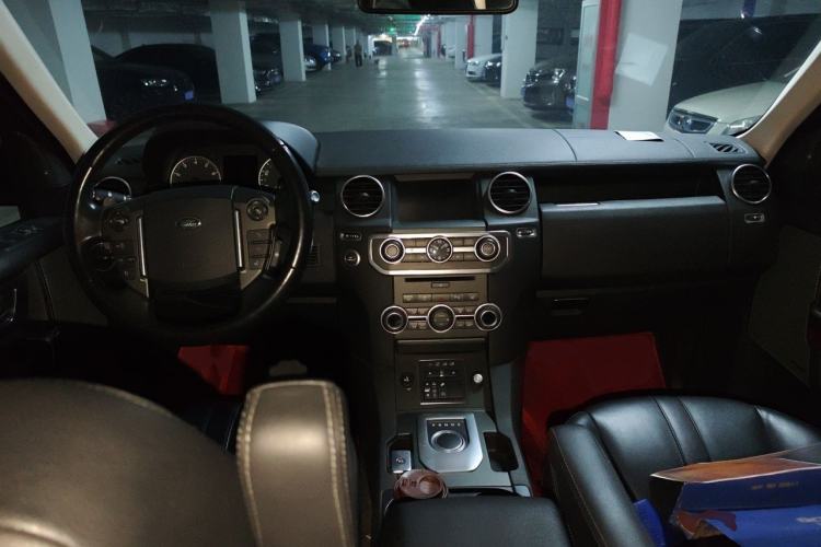 Used Land Rover Discovery 2014 3.0 SC V6 HSE Center Console