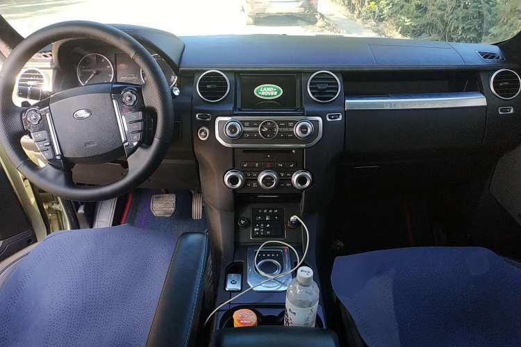 Used Land Rover Discovery 2014 3.0 SC V6 SE Center Console