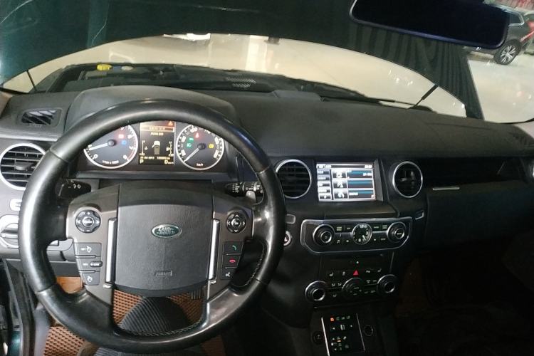 Used Land Rover Discovery 2014 3.0 SC V6 SE Center Console