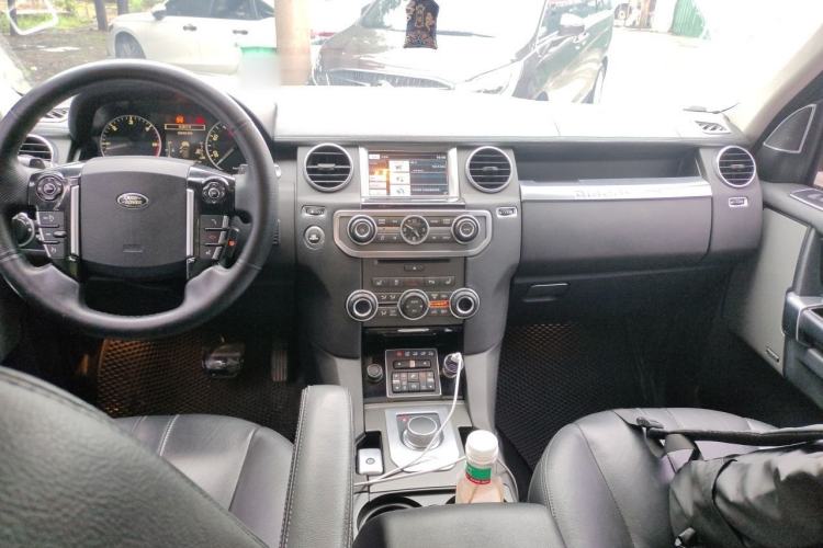 Used Land Rover Discovery 2014 3.0 SC V6 XXV Edition Center Console