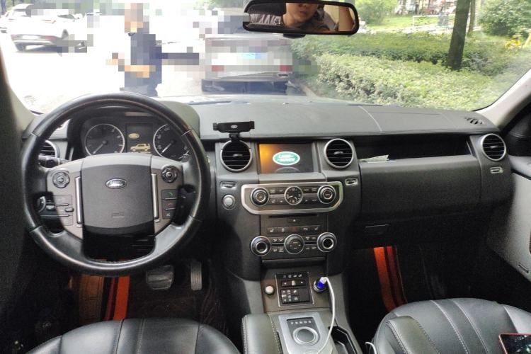 Used Land Rover Discovery 2014 3.0 SC V6 HSE Center Console