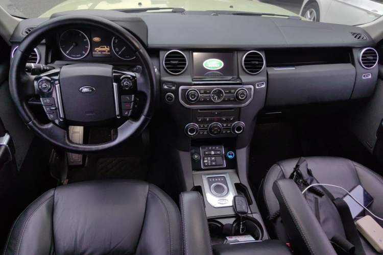 Used Land Rover Discovery 2014 3.0 SC V6 HSE Luxury Center Console