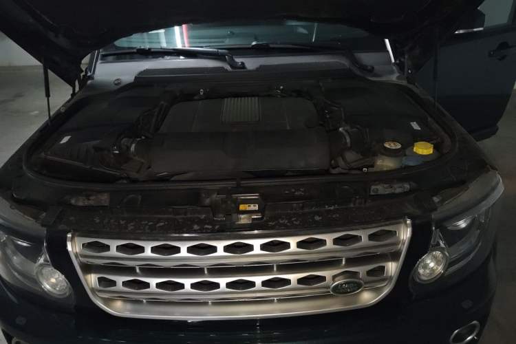 Used Land Rover Discovery 2014 3.0 SC V6 HSE Engine Bay