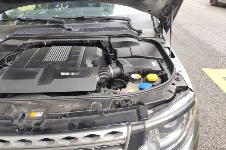 Used Land Rover Discovery 2014 3.0 SC V6 HSE Engine Bay Left