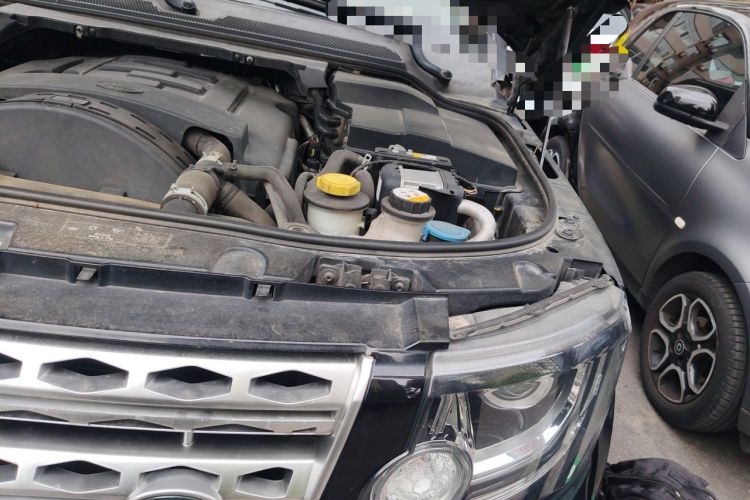 Used Land Rover Discovery 2014 3.0 SDV6 HSE Diesel Edition Engine Bay Left