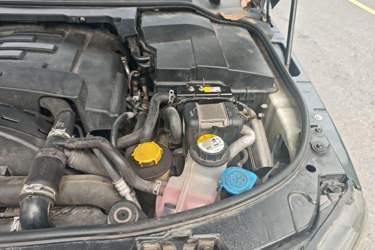 Used Land Rover Discovery 2014 3.0 SDV6 HSE Diesel Edition Engine Bay Left