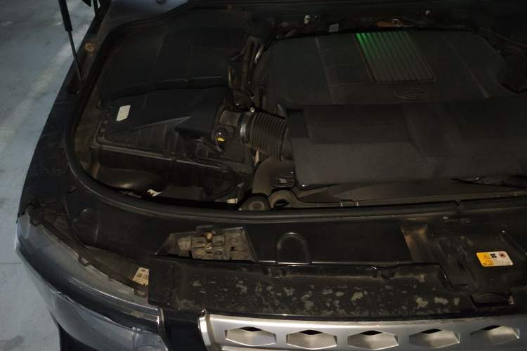 Used Land Rover Discovery 2014 3.0 SC V6 HSE Engine Bay Right