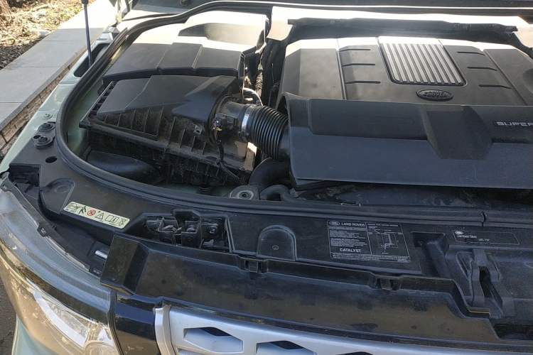Used Land Rover Discovery 2014 3.0 SC V6 SE Engine Bay Right