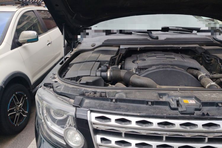 Used Land Rover Discovery 2014 3.0 SDV6 HSE Diesel Edition Engine Bay Right