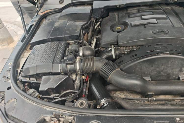 Used Land Rover Discovery 2014 3.0 SDV6 HSE Diesel Edition Engine Bay Right